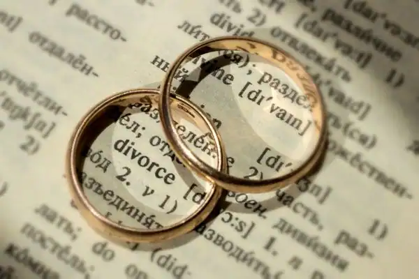 Image of rings removed before divorce mediation Winchester